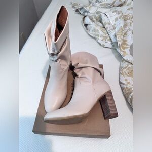 Brand New Oasis Society Teagan Beige Boots